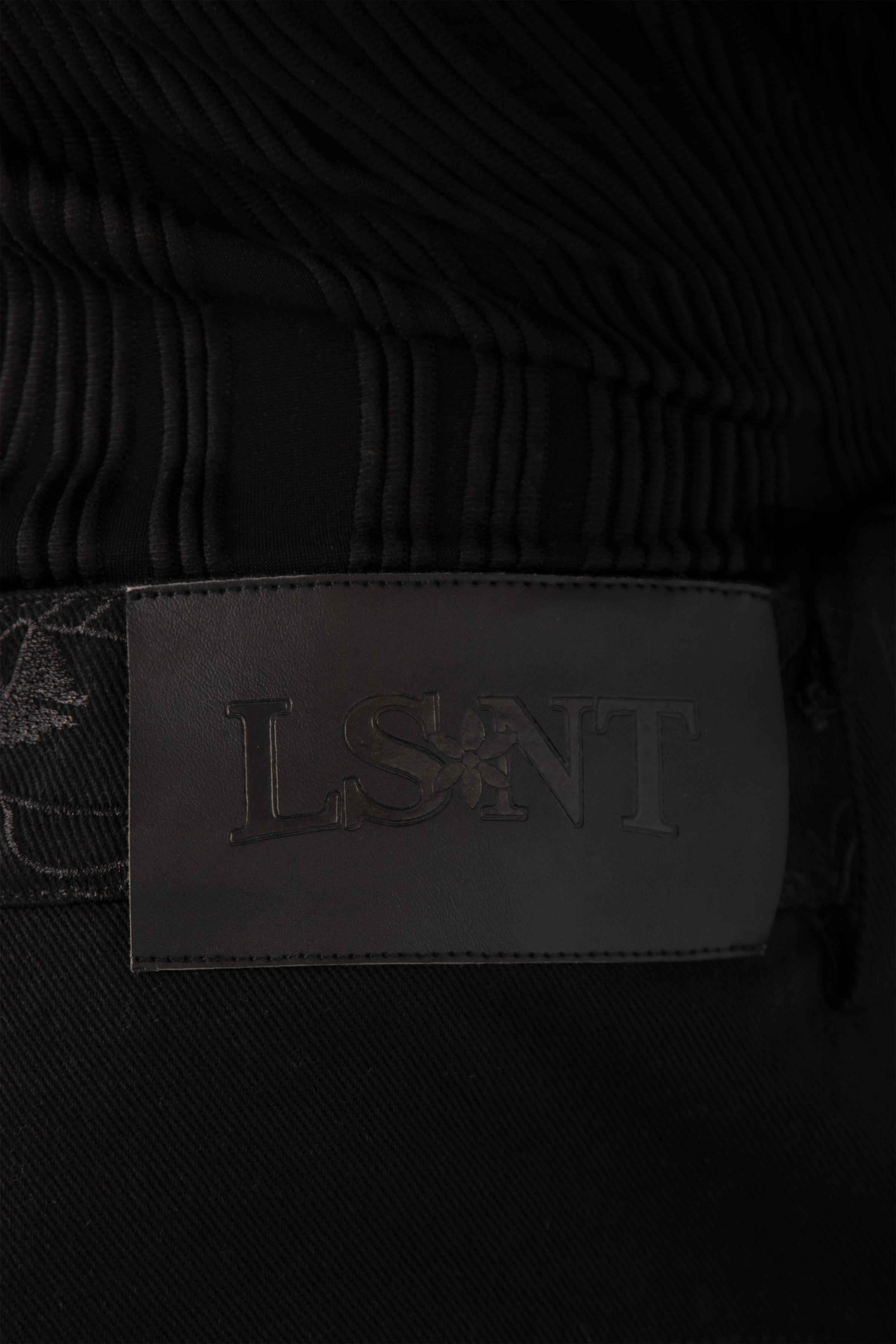 SHATTERED PORCELAIN DENIM (BLACK)